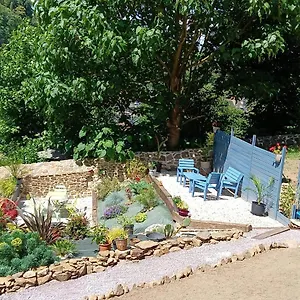 Bed & Breakfast D'hote Familiale De La Maison Bleue, Lanvallay